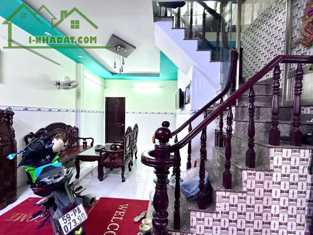 BÁN NHÀ HXH Đồng Đen, Tân Bình 2 tầng 60m2 (5x12). Nhà đẹp ở ngay. Giá chỉ 7,5 tỷ. - 1
