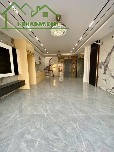 Bán nhà Ngọc Thuỵ,Long Biên 6 tầng,50m,mt4.6m oto vào nhà nhỉnh 13 tỷ - 3