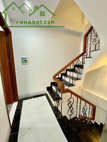 Bán nhà Ngọc Thuỵ,Long Biên 6 tầng,50m,mt4.6m oto vào nhà nhỉnh 13 tỷ - 4