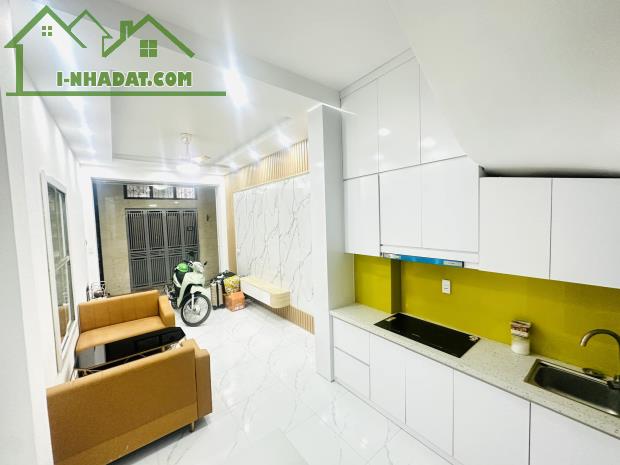 Bán nhà phố Hoàng Văn Thái 30m2 4 Tầng Nhà Đẹp Ở Ngay Giá Chỉ Nhỉnh 6 Tỷ
