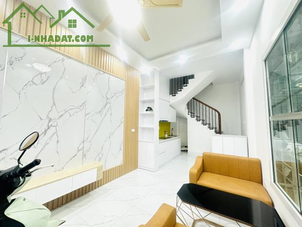 Bán nhà phố Hoàng Văn Thái 30m2 4 Tầng Nhà Đẹp Ở Ngay Giá Chỉ Nhỉnh 6 Tỷ - 1