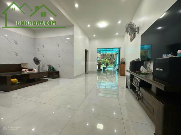 Chính chủ bán nhà 3 tầng đường Cách Mạng Tháng 8 - vị trí đắc địa, thuận lợi kinh doanh - 1