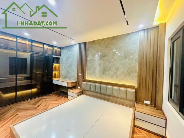 NHÀ ĐẸP TÔN ĐỨC THẮNG - THANG MÁY - FULL NỘI THẤT - 1 NHÀ RA PHỐ - 2