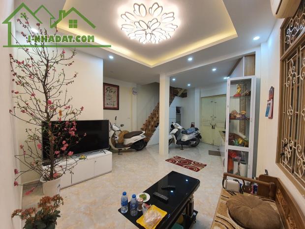 Bán nhà mặt phố Yên Lãng, quận Đống Đa, 70m2 x 5 tầng, mặt tiền 7,5m, vỉa hè to, 40 tỷ!