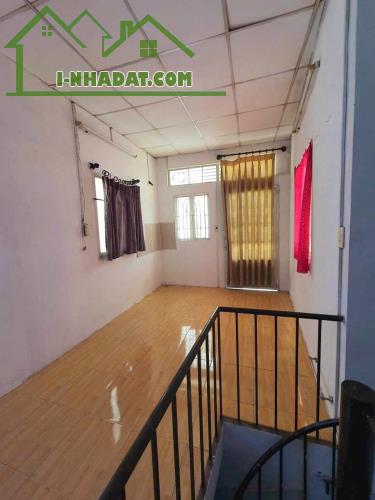 SÁT MẶT TIỀN  TRUNG TÂM Q4
DIỆN TÍCH SD 45 M2
CÓ 2 TỶ - 2