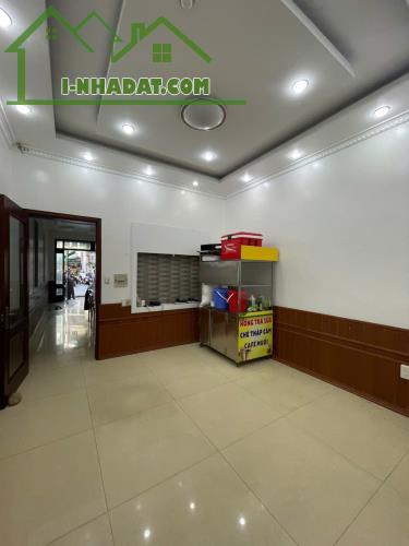 Chính chủ cho thuê nhà mặt tiền kinh doanh tại Ngã 3 Bốt Tròn( Đường Chợ Hàng)  trung tâm - 2