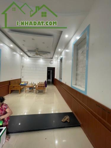 Chính chủ cho thuê nhà mặt tiền kinh doanh tại Ngã 3 Bốt Tròn( Đường Chợ Hàng)  trung tâm - 1