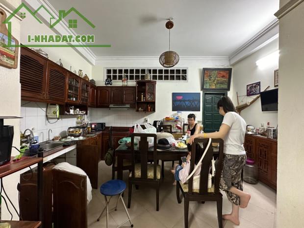 Nhà dân xây bề thế ngõ 23 Bồ Đề, gần sát hồ điều hoà - 3
