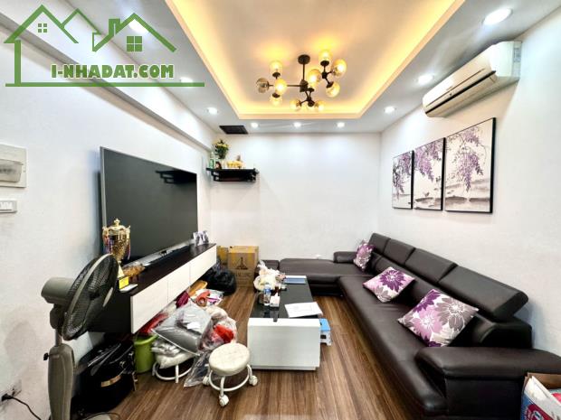 Nhỉnh 4 tỷ, 51 m2, chung cư 02 ngủ, sổ đỏ, ô tô đỗ, Nam Trung Yên, Nguyễn Chánh, Cầu Giấy, - 1