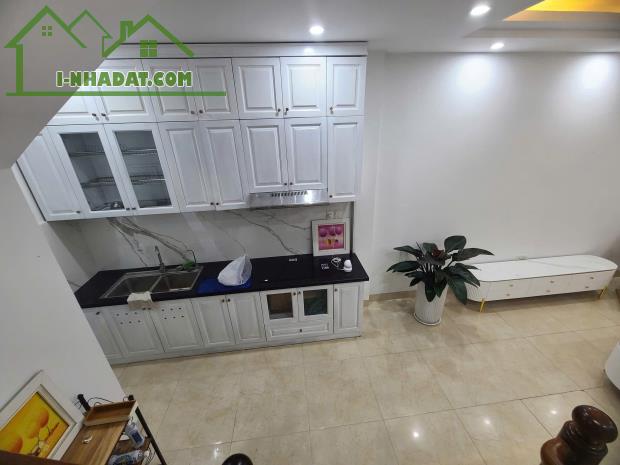 Bán gấp nhà rẻ đẹp ngõ 1194 đường Láng ngõ to gần ô tô 5T 35m MT 3.5m nở hậu full nội thất - 2