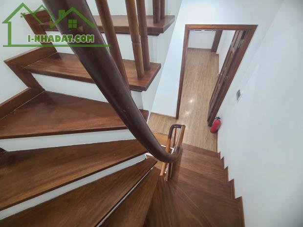 Bán gấp nhà rẻ đẹp ngõ 1194 đường Láng ngõ to gần ô tô 5T 35m MT 3.5m nở hậu full nội thất - 3