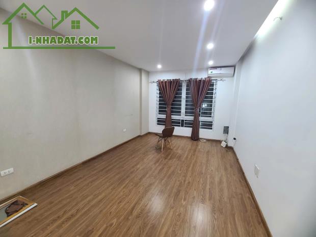 Bán gấp nhà rẻ đẹp ngõ 1194 đường Láng ngõ to gần ô tô 5T 35m MT 3.5m nở hậu full nội thất - 4