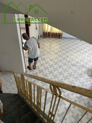 Cho thuê nhà nguyên căn mặt tiền đường Nguyễn Duy Dương, Phường 8, Quận 5. - 3