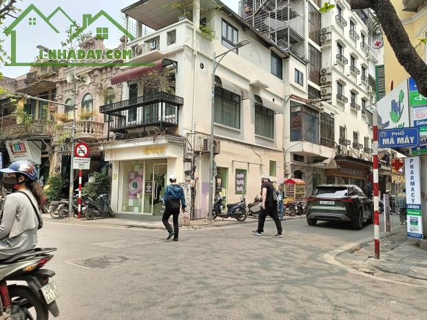 Bán gấp nhà mặt phố mã mây 140m2, mt6m, giá 129,6 sổ vuông hàng hiếm