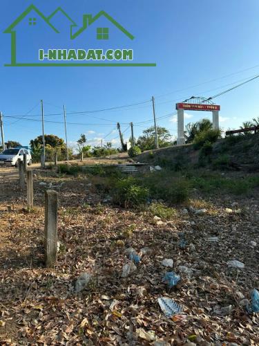 💰 290 TRIỆU – BÁN GẤP 1.776M² ĐẤT NÔNG NGHIỆP – MẶT SÔNG, ĐƯỜNG Ô TÔ ĐẾN ĐẤT 💰

📍 Vị - 2