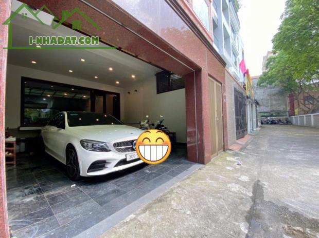 Siêu phẩm LẠC LONG QUÂN  đỉnh của vip hót - phân lô, sát mặt phố, ô tô tránh, đỗ - view hồ