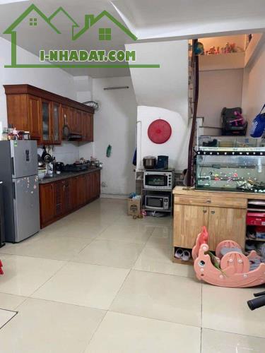 BÁN ĐẤT TẶNG NHÀ - PHỐ HOÀNG QUỐC VIỆT (50M2). GIÁ 8 TỶ - 2