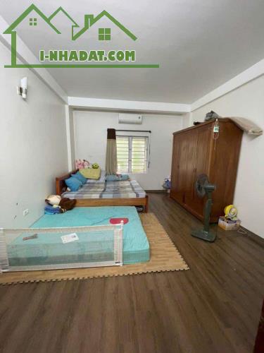 BÁN ĐẤT TẶNG NHÀ - PHỐ HOÀNG QUỐC VIỆT (50M2). GIÁ 8 TỶ - 4