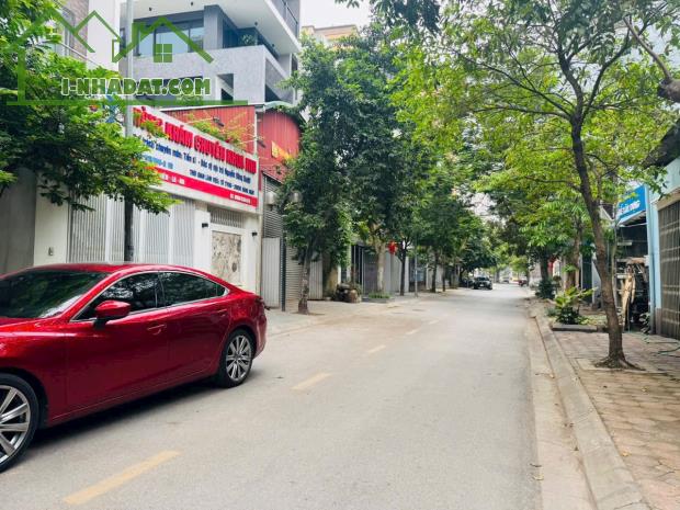 Đất đẹp hiếm đường to kinh doanh tốt mặt phố Nguyễn Văn Hưởng DT 50m2 . Giá 13 tỷ