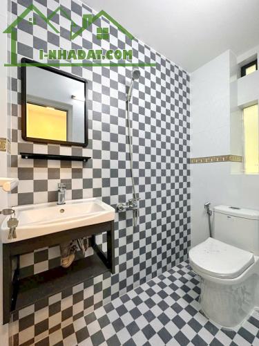 Nhà mới 3 tầng hẻm thông sát đường Trần Hưng Đạo P1Q5. 5.98 tỷ - 4