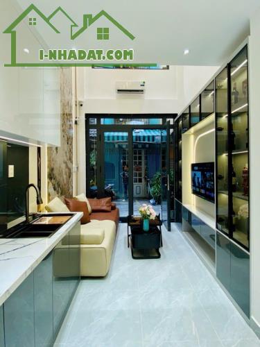 NHÀ QUẬN 3 - VỊ TRÍ ĐẸP, HẺM 4M THÔNG - 3PN, SỔ HỒNG RIÊNG - CHỈ 5.7 TỶ