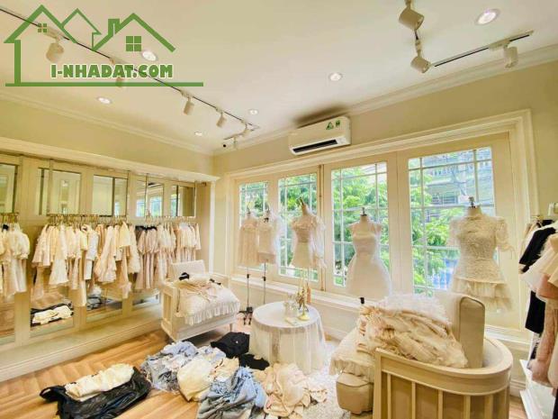 [Mặt Phố] Bán nhà MP Trần Khát Chân, 45m2X5T,Giá 18.5 Tỷ, Vỉa hè, KD sầm uất