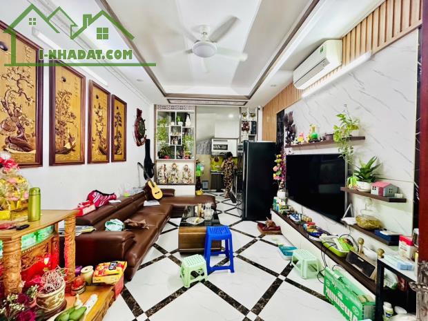 Bán nhà Việt Hưng- 40m2-5 tầng -  oto sát nhà - nhỉnh 6 tỷ ( Thương lượng) - 1