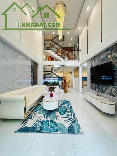 Đi nước ngoài định cư bán gấp nhà ở đường Nguyễn Hồng Đào, phường 14, Tân Bình, giá 2 tỷ 8 - 2