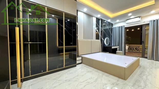 PHÂN LÔ HAI BÀ TRƯNG - NỞ HẬU - 2 THOÁNGTRƯỚC SAU - GARA Ô TÔ - THANG MÁY XỊN - NỘI THẤTTI - 1