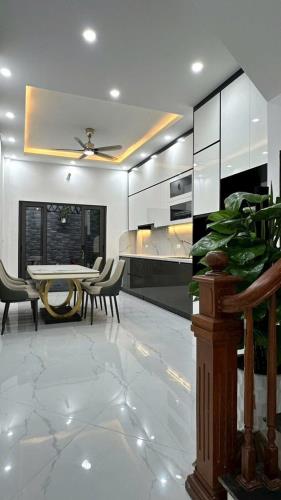 PHÂN LÔ HAI BÀ TRƯNG - NỞ HẬU - 2 THOÁNGTRƯỚC SAU - GARA Ô TÔ - THANG MÁY XỊN - NỘI THẤTTI - 2