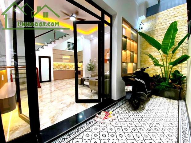 SIÊU PHẨM ĐỘI CẤN, BA ĐÌNH 43M2 5T -MT3,3M CHỈ 7.9 TỶ– 3 MẶT THOÁNG – LÔ GÓC