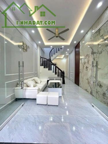 CHO THUÊ NHÀ 4 TẦNG CHIẾN THẮNG, Ô TÔ ĐỖ CỬA GIÁ 15 TRIỆU