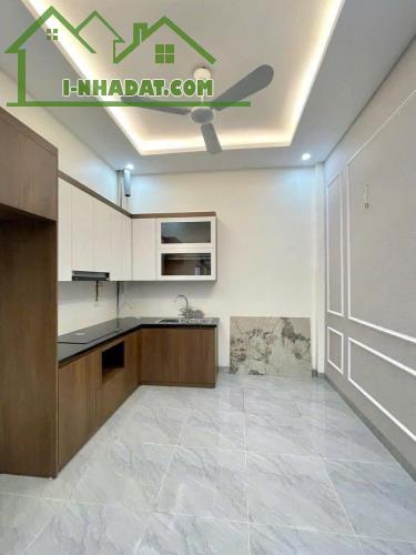 CHO THUÊ NHÀ 4 TẦNG CHIẾN THẮNG, Ô TÔ ĐỖ CỬA GIÁ 15 TRIỆU - 2