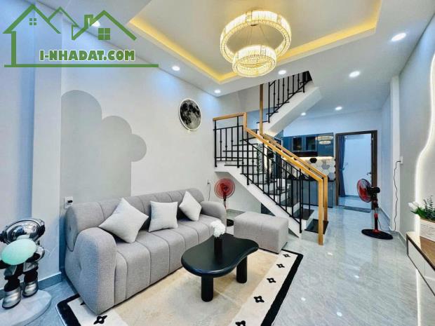 Chủ nhà kẹt tiền, Bán gấp Nhà Quận 5 💸 2ty8 50m2
