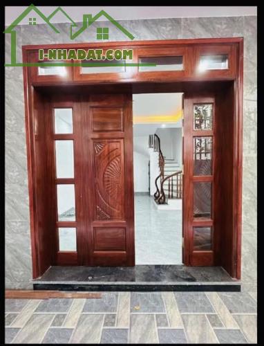 SIÊU PHẨM CỔ LINH-BÁN NHÀ ĐỐI DIỆN AEON LONG BIÊN-GẦN PHỐ-6 TẦNG THANG MÁY-FULL NỘI THẤT-D