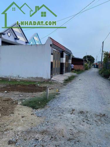 🔥 BÁN GẤP LÔ ĐẤT ĐẸP 5x28 TẠI XÃ HỮU THẠNH – ĐỨC HÒA – GẦN CHỢ, GIÁ CHỈ 1 TỶ 350 🔥