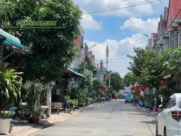Bán nhà 1 Trệt 1 Lầu Dĩ An,đường xe hơi 6m,gần ngã tư Chiêu Liêu