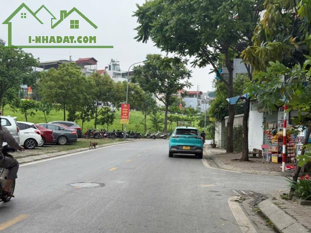 SIÊU PHẨM NGỌC THUỴ - NHÀ MỚI Ở NGAY - GARA Ô TÔ - THANG MÁY- BA BƯỚC RA PHỐ-GIÁ 9 TỶ NHỈN