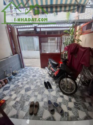 Bán gấp nhà đẹp ở ngay Cao Xuân Dục, hẻm thông tựu tung, 47m2, SHR, chỉ 4.8 tỷ.