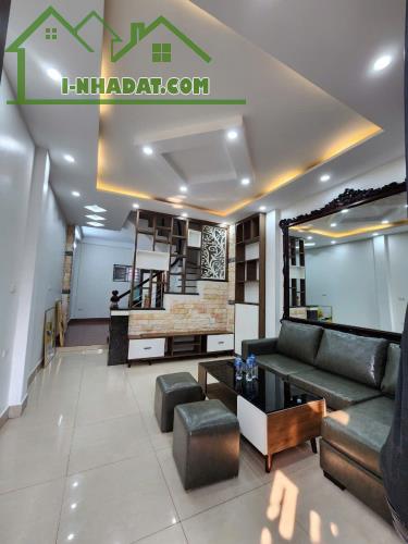 Bán nhà 39m 4 tầng 5 ngủ 2 thoáng trước sau cực hiếm tại Thạch Bàn Long Biên