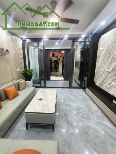 Bán nhà đẹp -  Phố Chùa Láng – 2 thoáng – 5 tầng 4 ngủ - 48m2-10.8 tỷ - 1