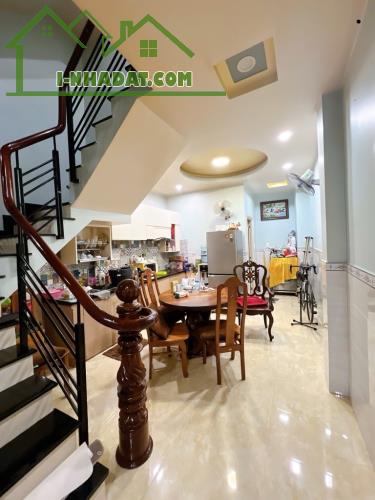 Bán gấp nhà đẹp ở ngay Lưu Hữu Phước, sát mặt tiền, 43m2, full nội thất, SHR, nhỉnh 4 tỷ. - 1