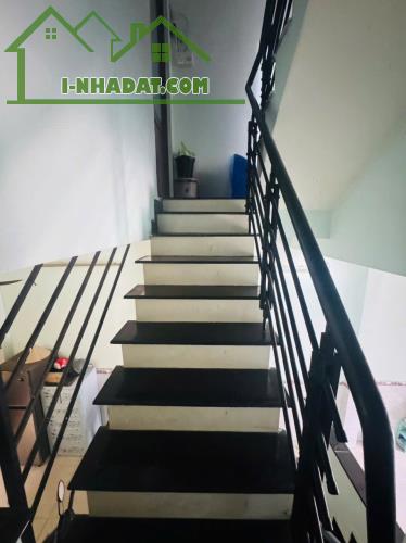 Lê Văn Quới gần 4 xã giápTân Phú hẻm 5m đang Kinh Doanh phòng khám 34m2 -5 Tầng 4tỷ 5 - 2