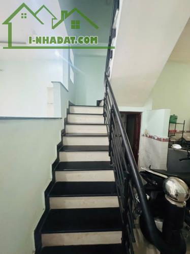 Lê Văn Quới gần 4 xã giápTân Phú hẻm 5m đang Kinh Doanh phòng khám 34m2 -5 Tầng 4tỷ 5 - 3