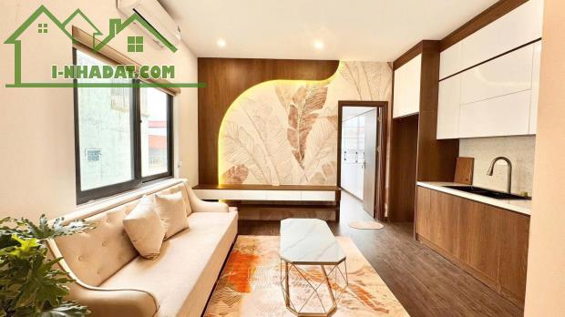 BÁN TÒA CHDV VĨNH PHÚC, ĐỘI NHÂN - 135M² x 9 TẦNG - Ô TÔ TRÁNH - DÒNG TIỀN 200TR/TH- 35 TỶ