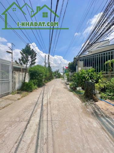 Bán nhà 2 tầng mặt phố tại Tân Bình, Vĩnh Cửu, Đồng Nai, giá cực chất 2,2 tỷ, 110m2 - 1