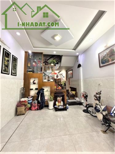 6 TỶ NHÀ TÂN BÌNH HẺM 4M -  GẦN BÁCH KHOA THÔNG LÝ THƯỜNG KIỆT - DT4x11M 3 LẦU - 4PN ĐẸP