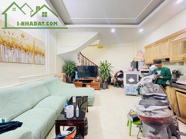 BÁN NHÀ PHỐ ĐỊNH CÔNG, TIỆN ÍCH BẠT NGÀN. 40M2, 4 TẦNG, NHỈNH 6 TỶ.