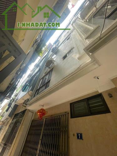 NHÀ MỚI ĐẸP SẴN Ở LUÔN - NGÕ TRƯỚC NHÀ 2.5M SÁT ĐƯỜNG Ô TÔ GẦN MẶT PHỐ
