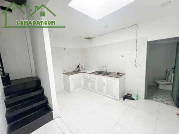 BÁN NHÀ HƯƠNG LỘ 2 BÌNH TÂN - HẺM XE TẢI - 2 TẦNG - 64M2 CHỈ NHỈNH 4 TỶ TL - 2